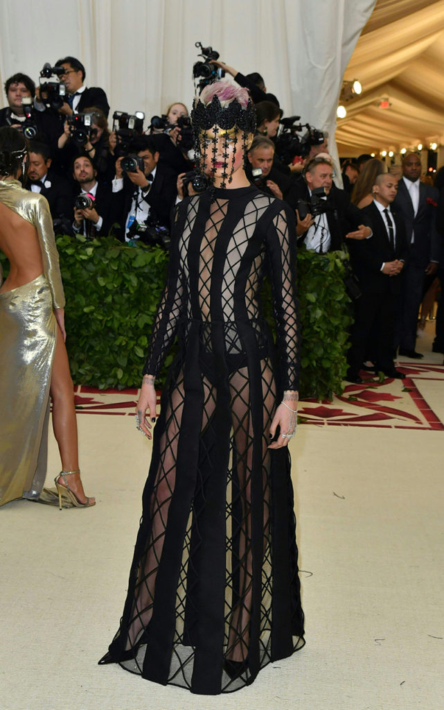 cara-delevingne-met-gala