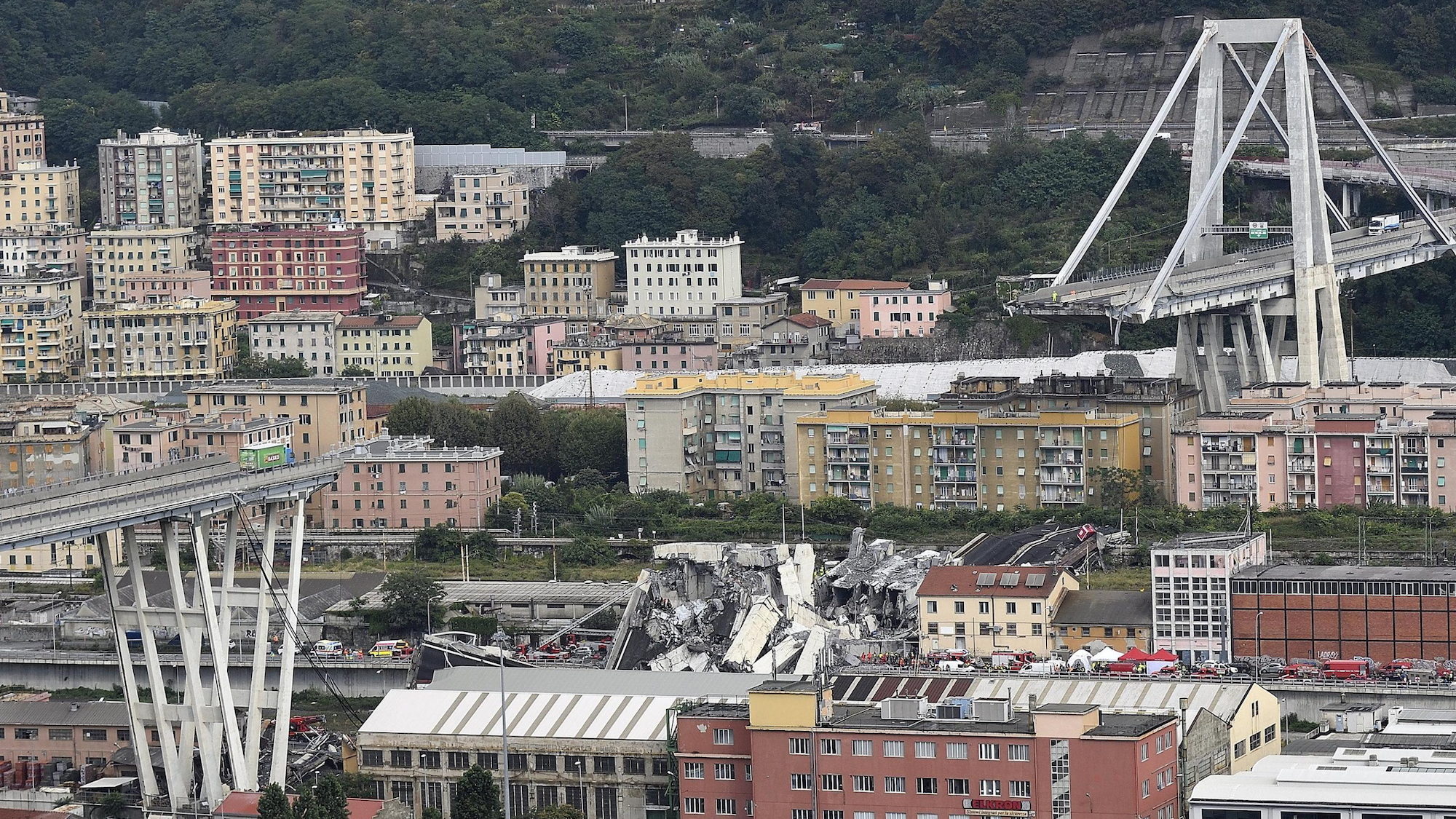 ingestorte brug in Genua