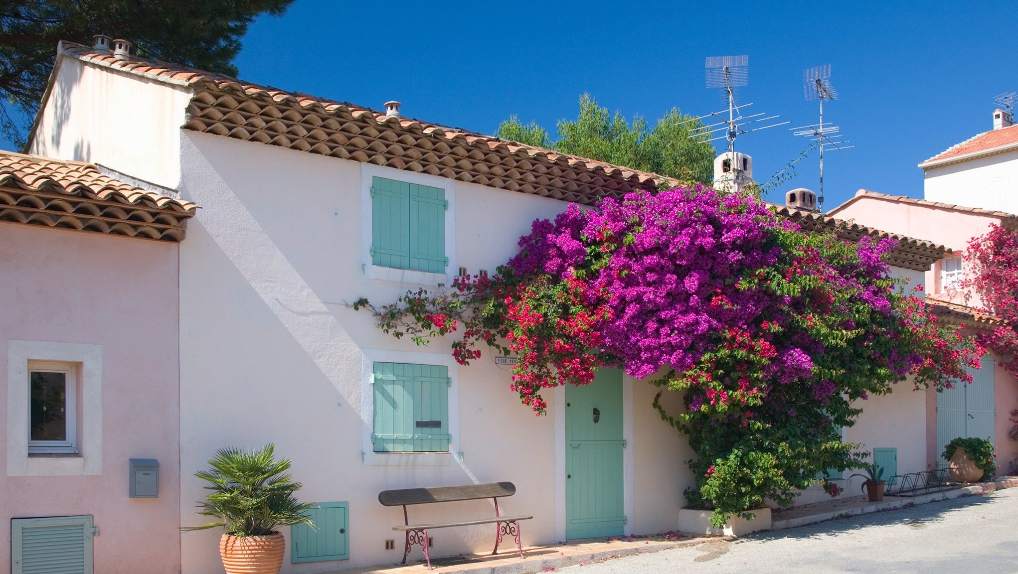 small-towns-france-porquerolles-gettyimages-84228141