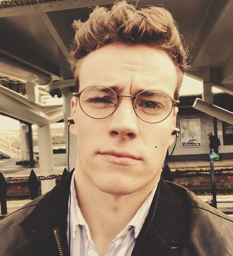 Tinder on male selfies What are Tinder on male selfies What's with