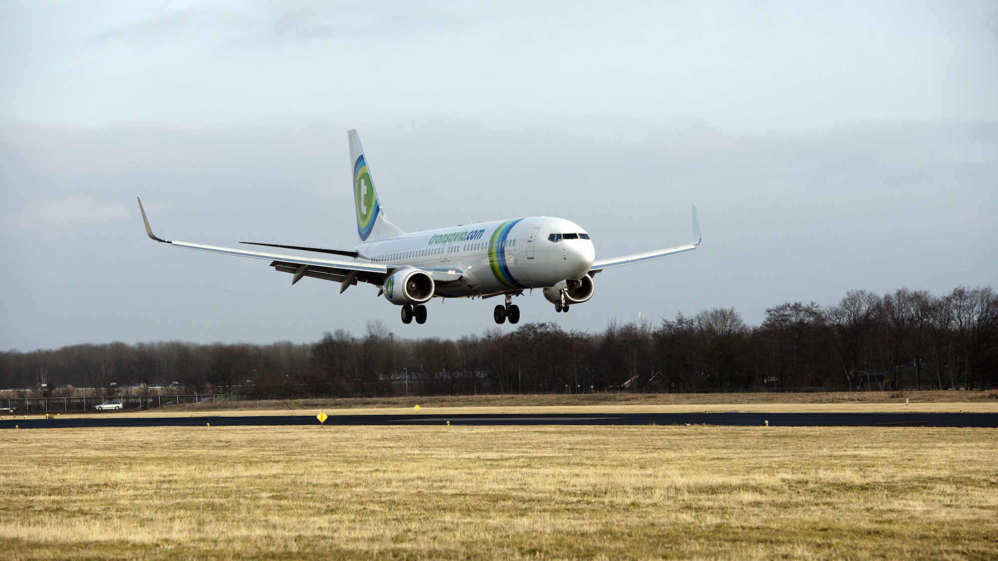 Transavia vliegtuig maakt landing