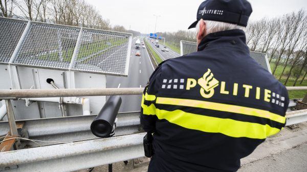 Flitser politie appen in de auto