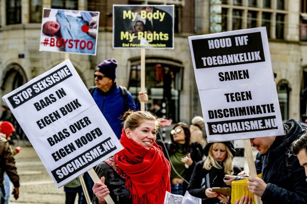 Women's March trekt door Amsterdam