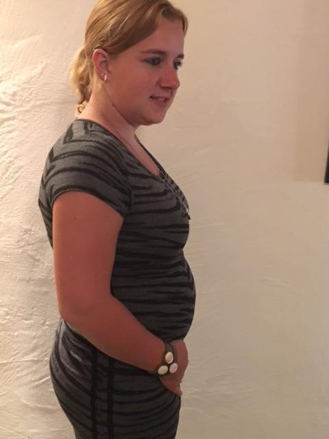 Chrissy zwanger - Chrissy was een dag na haar bevalling getuige op de bruiloft van haar zus