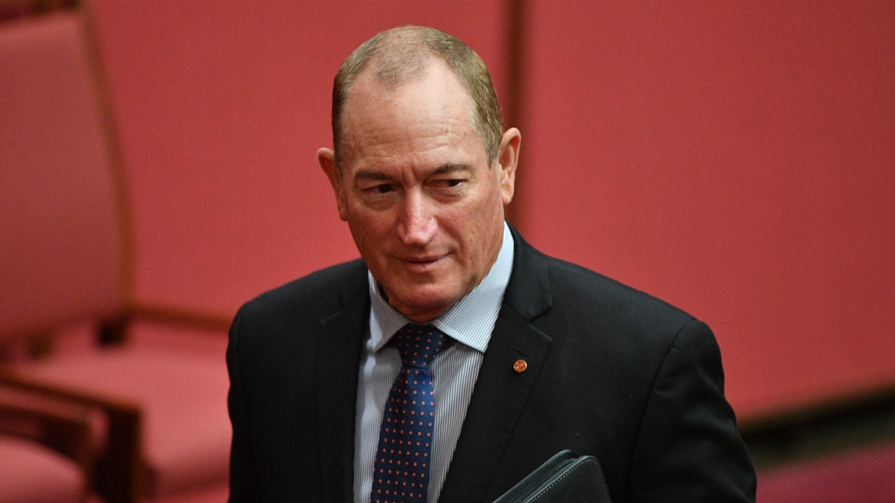 Fraser Anning senator-eigooier-klappen