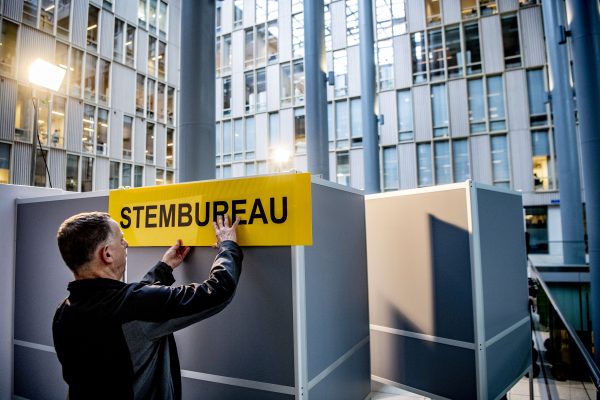 opbouw-stembureau-provinciale-verkiezingen