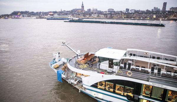 botsing schepen waal