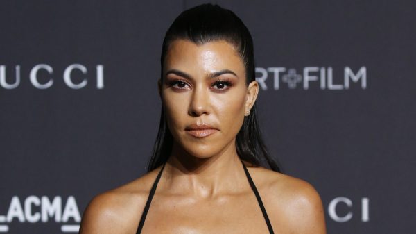 kourtney kardashian photoshop fail instagram