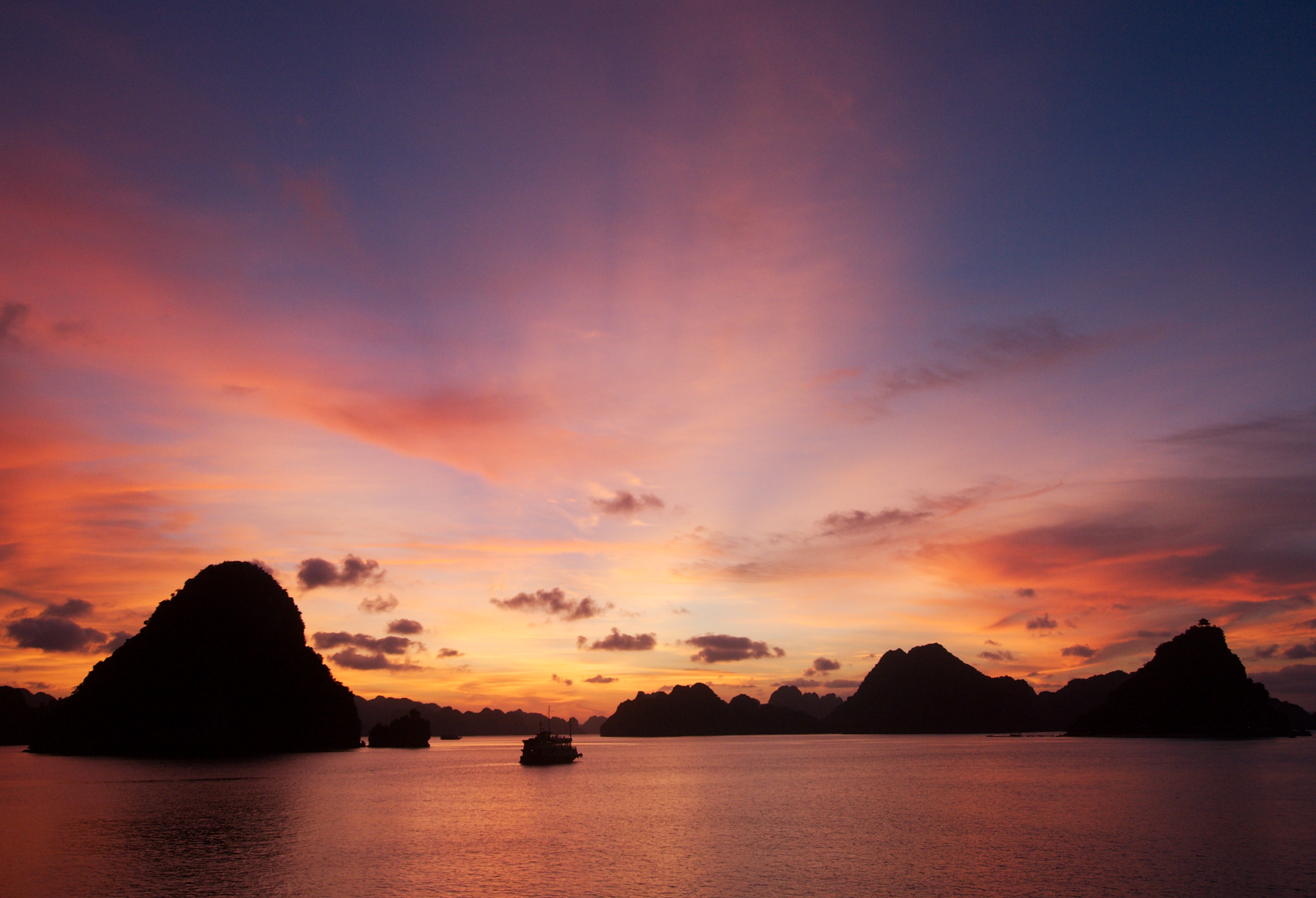 sunset_at_halong_bay