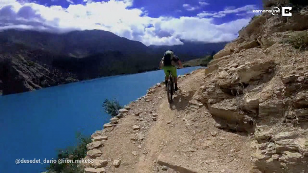 mountainbikers gevaarlijk pad dolpo nepal