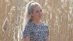 Thumbnail voor Manon (30) uit 'Eetstoornissen: Maskers Af': 'Het liefst zou ik niets voelen'