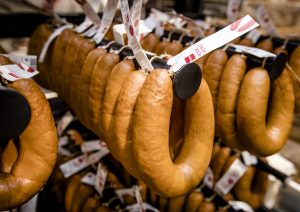 Thumbnail voor Vegans kunnen binnenkort genieten van HEMA rookworst en tompouce