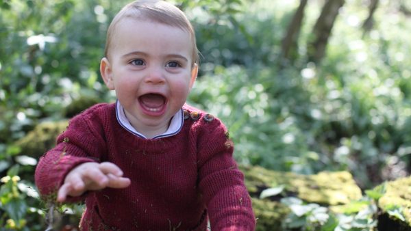 Britse koningshuis deelt nieuwe foto's van jarige prins Louis