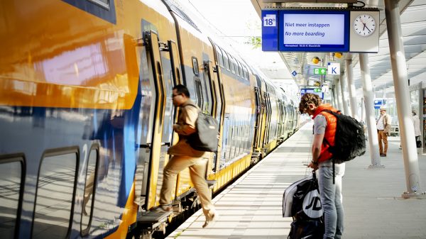 NS-trein-bekogeld-heerhugowaard-glas