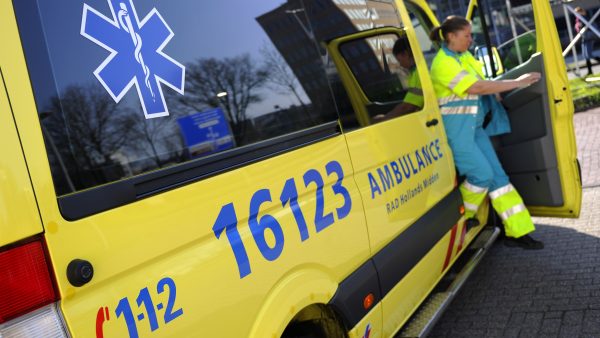 ambulancemedewerker mishandeld tijdens koningsnacht