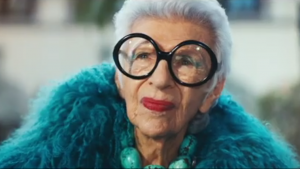 Thumbnail voor Excentrieke Iris Apfel (97) schittert als muze in nieuwe campagne van Magnum