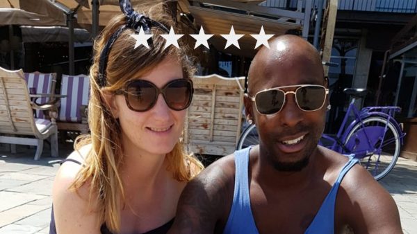 Renée beviel op vakantie in Spanje van haar doodgeboren tweeling