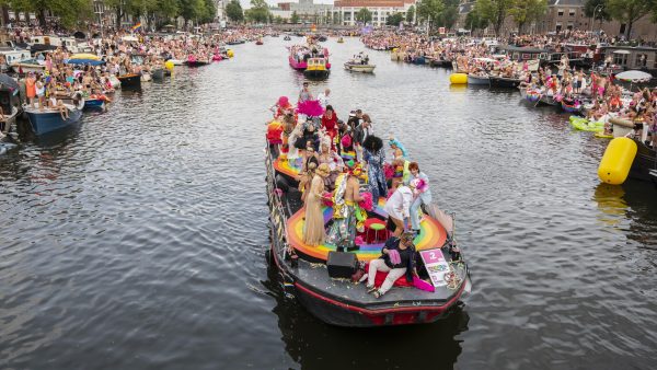 Gemeente-Amsterdam-stemt-in-met-nieuwe-vaarregels-grachten