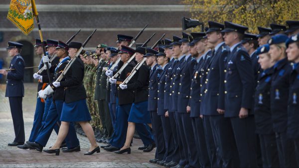 defensie schorsing om relatie met cadetten