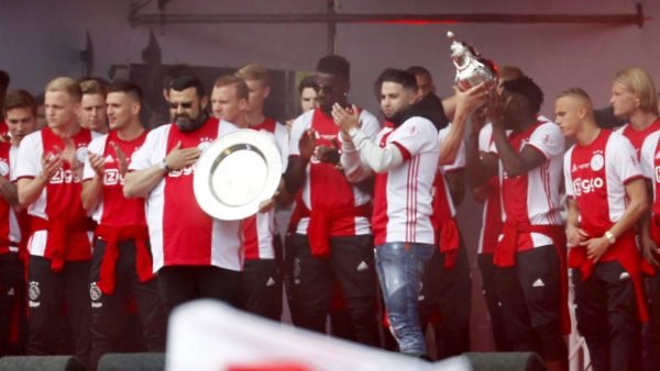 vader broer abdelhak nouri huldiging ajax