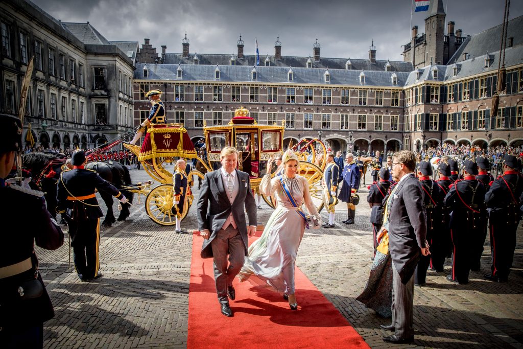 Prinsjesdag: Aankomst van de Koninklijke stoet bij de Ridderzaal