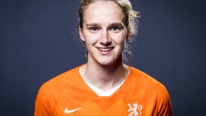 Thumbnail voor Voetballer Vivianne Miedema is vrouw in 'mannenwereld': 'Ik werd altijd tomboy genoemd'