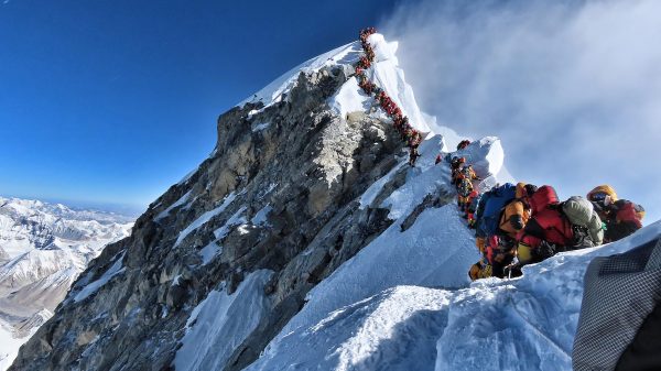 Rij op Mount Everest zorgt voor dodelijke afloop klimmers