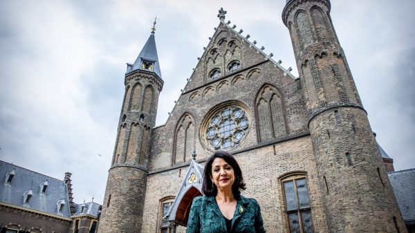 Kamervoorzitter Khadija Arib op het Binnenhof