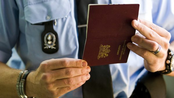 paspoortcontrole Schiphol