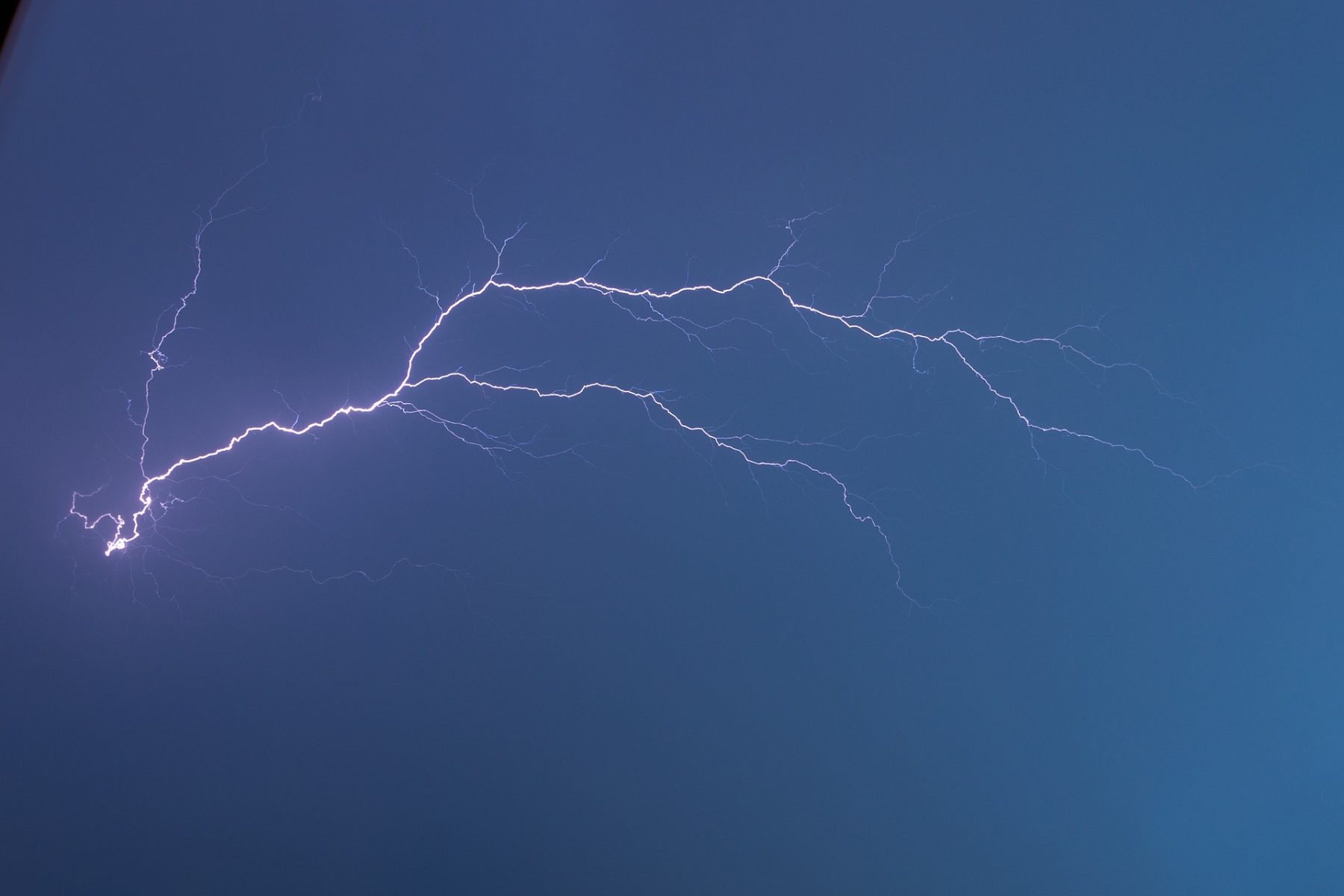 onstuimige-beelden-onweer