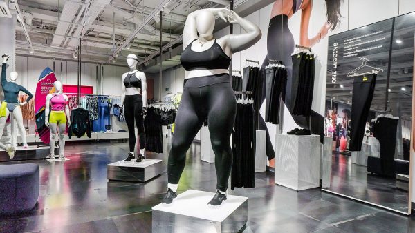 kritiek op plussize paspop nike