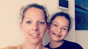 Thumbnail voor Nicolet is pleegmoeder van haar nichtje: 'Mijn zusje kon niet voor haar zorgen'