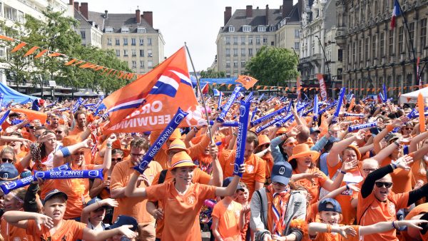 Oranjefans in Valenciennes