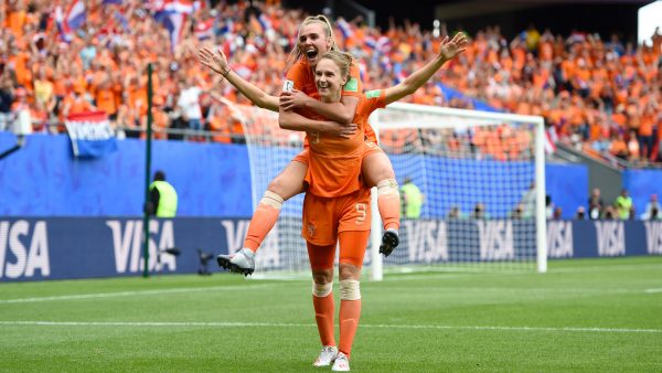 Nederland wint van Kameroen