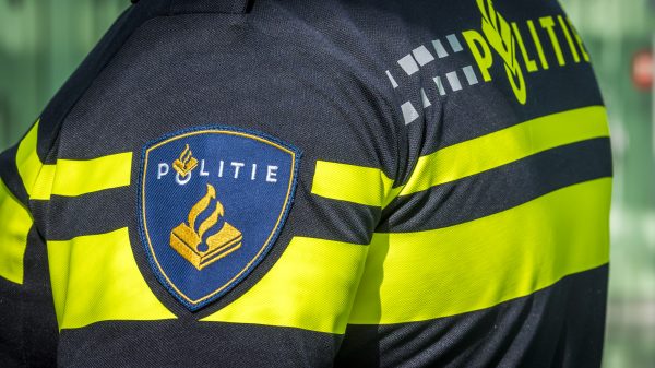 vrouw van neergeslagen agent bij trouwstoet doet oproep aan dader