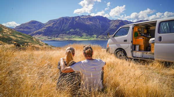 Esther en Kay bouwden zelf aan camper