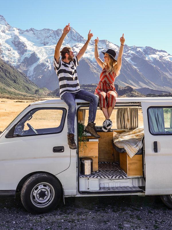 Esther en Kay bouwden zelf aan camper