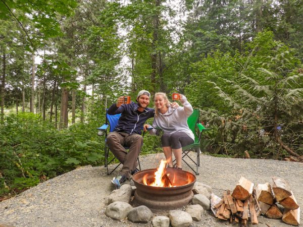 Esther en Kay bouwden zelf aan camper