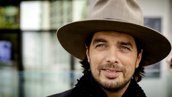 Waylon deelt emotionele post over dochter Teddy