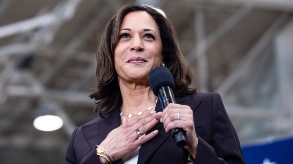 kamala-harris-pak-joe-biden-stevig-aan