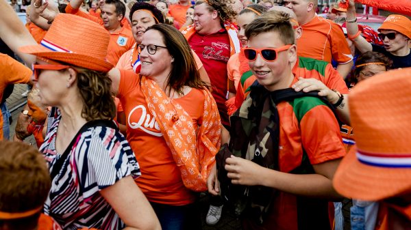 Oranjeparade voor Oranjesupporters