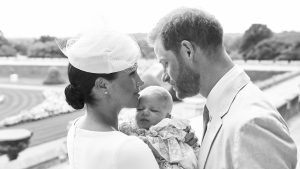 Baby Archie gedoopt in Windsor Castle foto met ouders Prins Harry en Meghan Markle