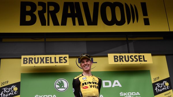 Mike Teunissen behoudt gele trui na winst groepstijdrit Jumbo-Visma