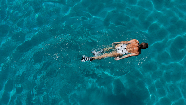 Dit moet je volgens strandwacht Tanya weten voordat je de zee induikt: 'Overschat jezelf niet'