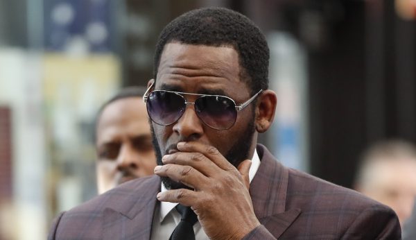 r kelly gearresteerd voor mensenhandel