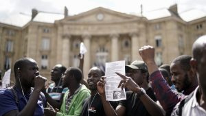 Thumbnail voor 'Zwarte hesjes' bestormen Panthéon in Parijs uit protest voor betere leefomstandigheden