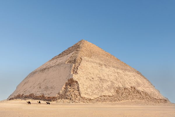 gebogen piramide getty