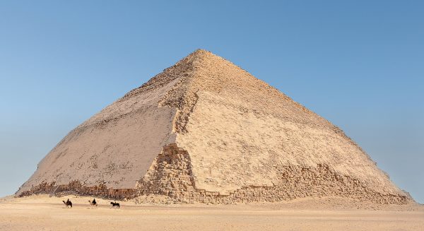'Gebogen' piramide in Egypte geopend voor bezoekers (zonder claustrofobie)