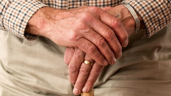 Campagne tegen eenzaamheid van ouderen in de zomer