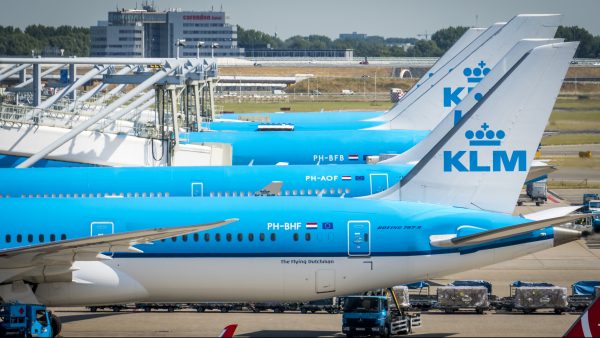 Vertraging op Schiphol vanwege brandstofstoring, vliegtuigen aan de grond